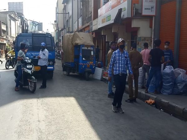 ગત રોજ રવિવારી બજાર પણ બંધ કરાવાઈ હતી.