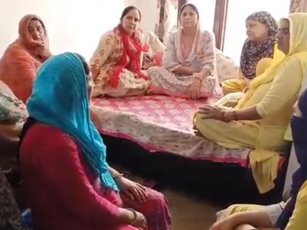 राकेश्वर के घर पर लगातार परिवार के सदस्यों और मीडिया कर्मियों का आना-जाना लगा रहता है