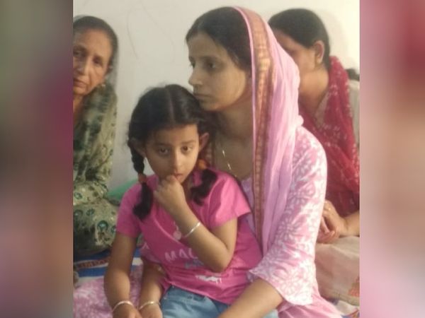 राकेश्वर की पत्नी और बेटी की हालत बहुत खराब है