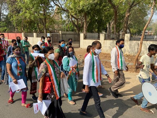 ગાંધીનગરમાં હાલમાં ચૂંટણી પ્રચાર પુરજોશમાં ચાલી રહ્યો છે