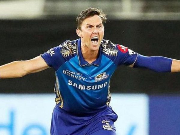 IPL 2020 में, बोल्ट ने मुंबई के लिए खेले गए 15 मैचों में 25 विकेट लिए।