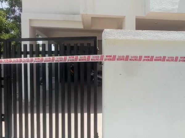 ફ્લેટમાં રીબીનથી માર્ક.