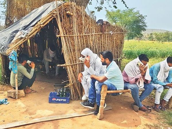 यह ठगों का कॉल सेंटर है। यहीं से वे साइबर अपराध कर रहे थे