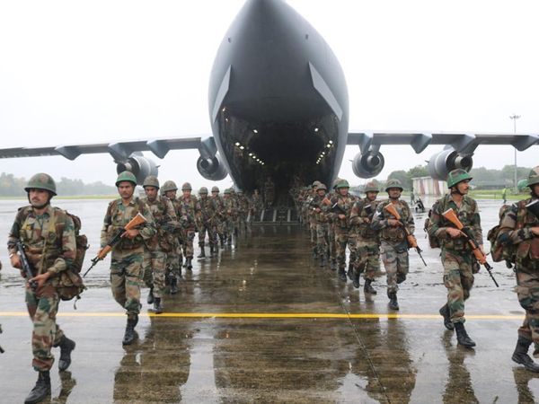 भारतीय सेना पश्चिम में पाकिस्तान सीमा की तरह उत्तर और उत्तर-पूर्व चीन सीमा पर अधिक ध्यान केंद्रित करना चाहती है।