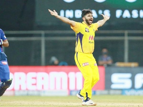 चेन्नई के एकमात्र तेज गेंदबाज शार्दुल ठाकुर सफल रहे। उन्होंने सर्वाधिक 2 विकेट लिए।