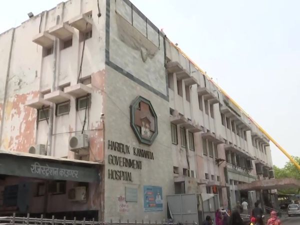 12 अप्रैल को वैक्सीन की 320 खुराकें गायब थीं