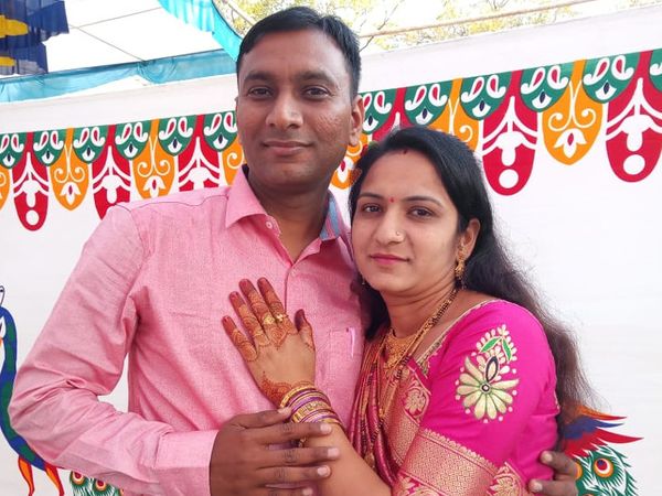 जयेश पटेल और उनकी पत्नी की तस्वीर