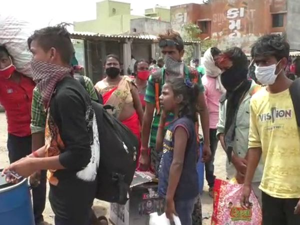 ગ્રીનલેન્ડ ચોકડીએ મેળાવડો જામ્યો.