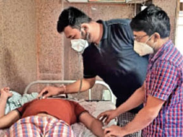 अगर फर्श पर कोई इमरजेंसी हो तो अब नर्सिंग स्टाफ भी मुझे बुलाता है