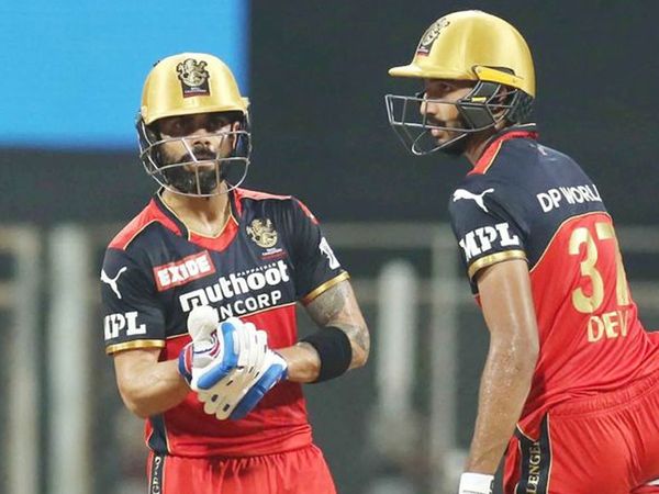 कोहली और पैडीकल ने 181 रनों की शुरुआती साझेदारी के साथ मैच जीता। यह RCB की सबसे बड़ी ओपनिंग साझेदारी है। यह रिकॉर्ड पहले क्रिस गेल और तिलकरत्ने दिलशान (167) के पास था।