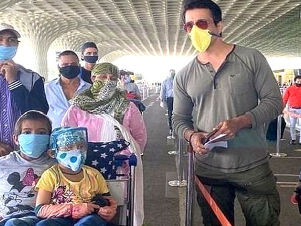 पिछले साल लॉकडाउन में, सोनू सूद ने हजारों लोगों को घर भेजने की व्यवस्था की