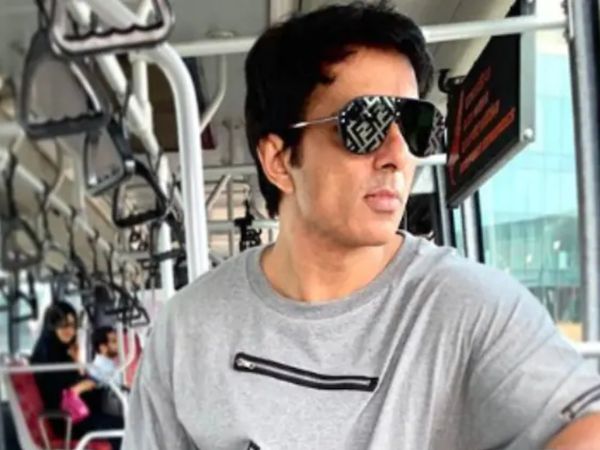 सोनू सूद ने मजदूरों को भोजन देने और भोजन उपलब्ध कराने की भी व्यवस्था की
