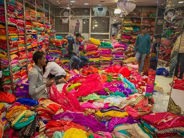 एक कपड़ा बाजार की दुकान (फाइल फोटो)।