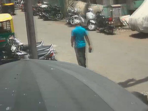 ચોરી કરી ફરાર થઈ ગયો.
