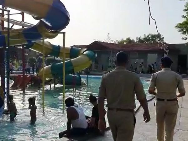 કોરોનાને ભૂલીને વડોદરાના માહી વોટર રિસોર્ટમાં મજા માણવા ટોળા ઉમટ્યા હતા