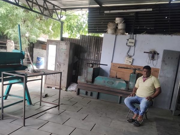 सद्गुरु स्टील वर्क्स के माननीय सुरेश प्रजापति।