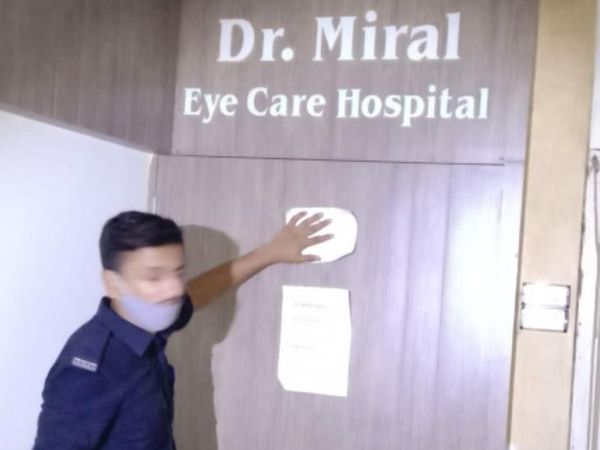 હોસ્પિટલમાં ડોક્ટરોની ઓફિસને સીલ મારી દેવામાં આવ્યા.
