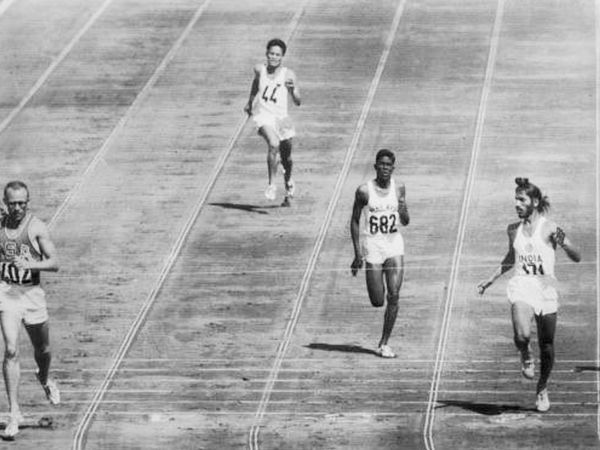 1960ના રોમ ઓલિમ્પિક્સ દરમિયાન મિલ્ખા સિંહ (જમણે).