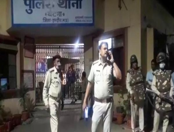 मामले की गंभीरता को देखते हुए इंदौर से पुलिस फोर्स रवाना हुआ