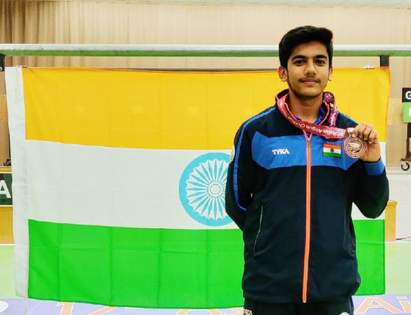 ऐश्वर्य ने 2019 में हुए एशियन शूटिंग चैम्पियनशिप में 50मी राइफल थ्री पोजिशन इवेंट में ब्रॉन्ज मेडल हासिल किया था। इस जीत के साथ उन्होंने ओलिंपिक कोटा हासिल किया था।