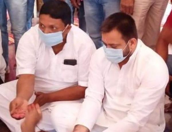 तेजस्वी यादव ने पिछले दिनों देवघर में पूजा की थी। (फाइल फोटो)