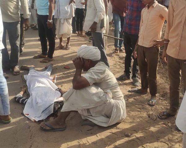 9वीं क्लास में पढ़ने वालीं 2 छात्राओं रमीला और रवीना की मौके पर मौत हो गई