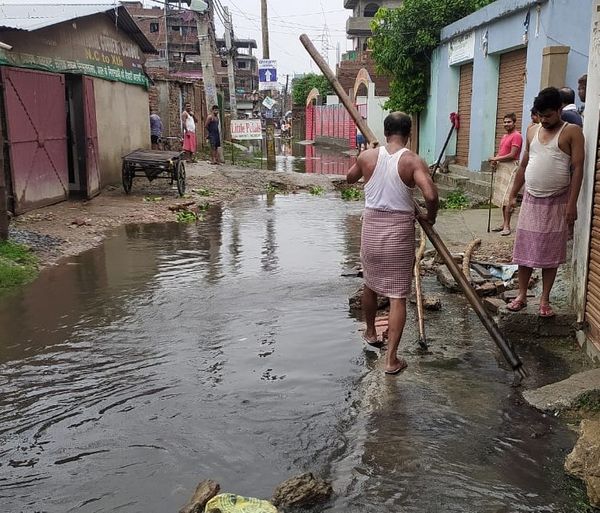 बोरिंग रोड से सटे इलाके का हाल।