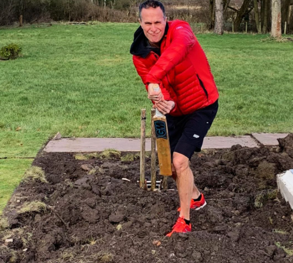 चौथे टेस्ट से पहले इंग्लैंड के पूर्व कप्तान माइकल वॉन ने कुछ इस तरह से भारतीय पिचों का मजाक उड़ाया था।