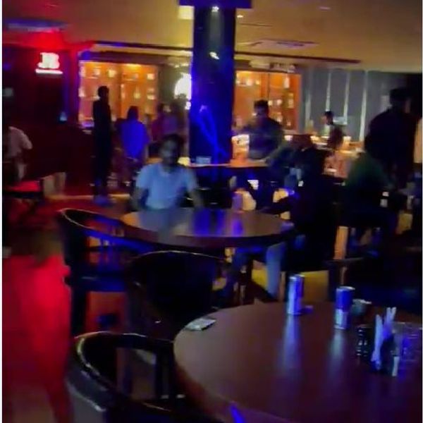 रात को नियम विरुद्ध बार खुला हुआ था।