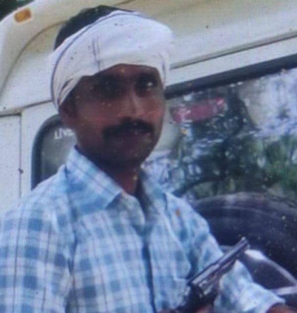 ट्रेप की भनक लगते ही इटावा थाने से ASI रणवीर सिंह फरार हो गया।