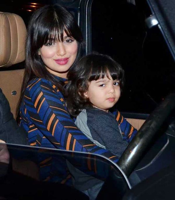 From Anushka-Virat to Kareena-Saif, these Bollywood celebs like to keep kids away from the media and limelight | अनुष्का-विराट से लेकर करीना-सैफ तक, बच्चों को मीडिया की नजरों और लाइमलाइट से दूर रखना पसंद करते हैं ये बॉलीवुड सेलेब्स 5 From Anushka-Virat to Kareena-Saif, these Bollywood celebs like to keep kids away from the media and limelight | अनुष्का-विराट से लेकर करीना-सैफ तक, बच्चों को मीडिया की नजरों और लाइमलाइट से दूर रखना पसंद करते हैं ये बॉलीवुड सेलेब्स - WPage - क्यूंकि हिंदी हमारी पहचान हैं