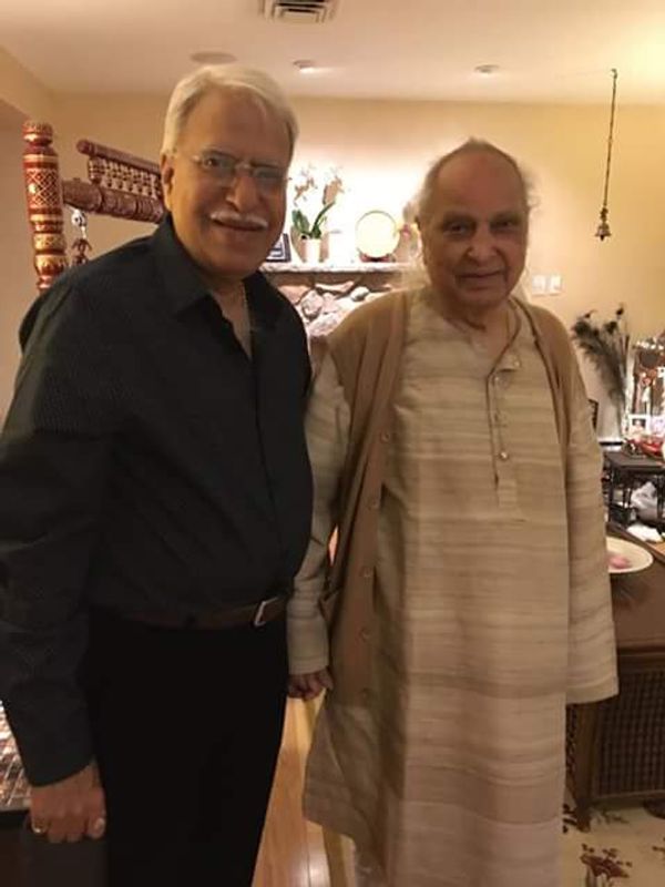 शास्त्रीय गायक पंडित जसराज के साथ राजन मिश्र।