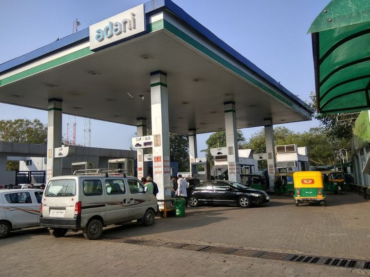 Total, Adani to apply for petrol pump licence in India अब पेट्रोल
