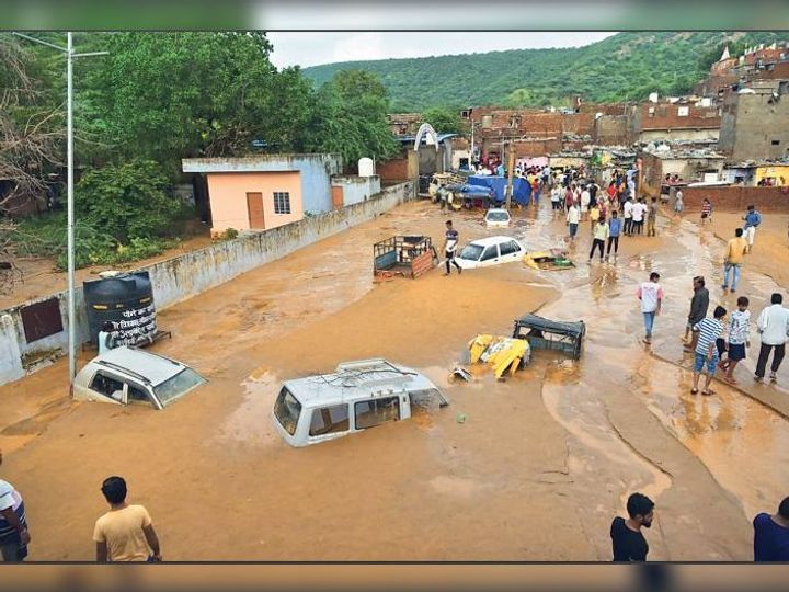 2000 मकानों में भरी है मिट्टी, 500 से ज्यादा गाड़ियां दबी हैं