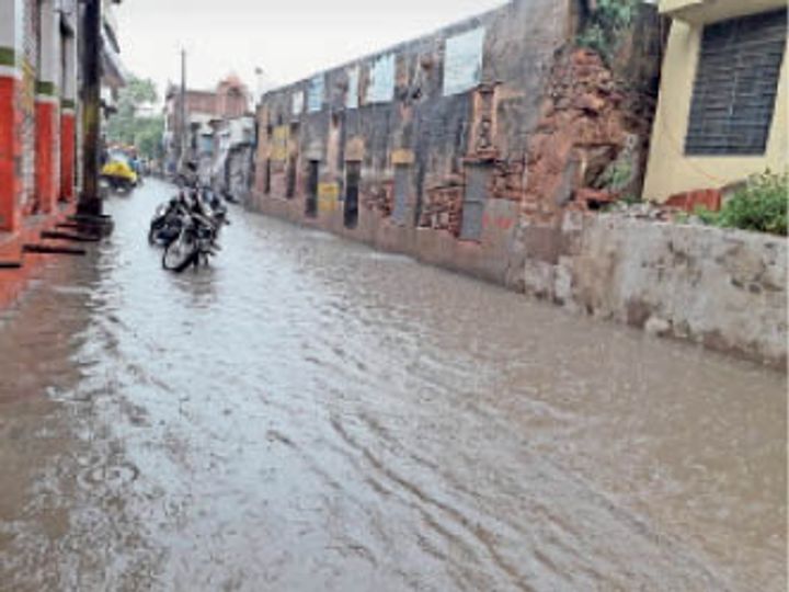 कामां में सीजन की सर्वाधिक 3.5 इंच बारिश करीब 300 साल पुरानी हवेली हुई धराशायी