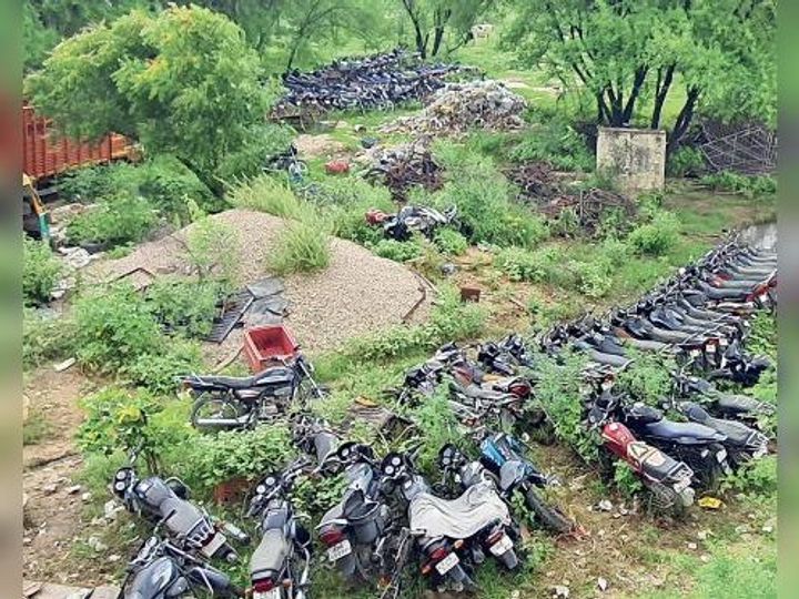 थानाें में वाहन कबाड़ बन गए, मालिकों ने उठा लिया क्लेम, कंपनियां वाहन लेने नहीं आ रही