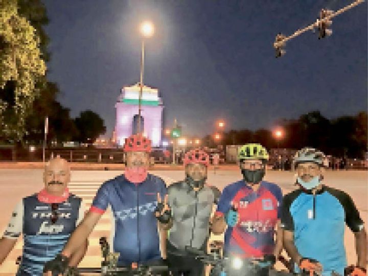 साइकिल राइडर ने 461 किमी का सफर कर इंडिया गेट पर शहीदों को दी श्रद्धांजलि