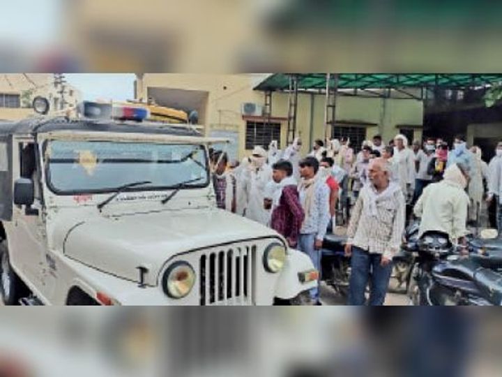 संदिग्ध हालत में रेलवे ट्रैक पर मिला महिला का शव