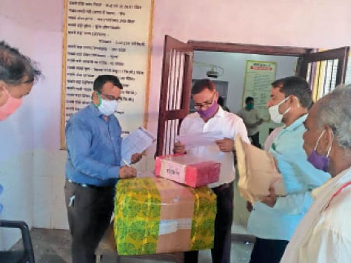 बोर्ड की पूरक परीक्षाएं कल से, प्रश्न पत्र पैकेट्स का किया वितरण