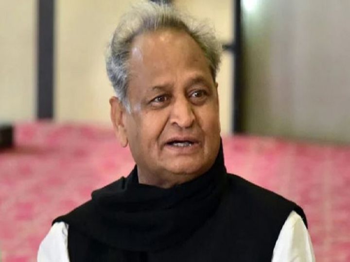 काेरोनाकाल में गहलोत सरकार ने बेरोजगार युवाओं की दीं 3 बड़ी खुशखबरी सरकारी नौकरियों में सिर्फ राजस्थान के अभ्यर्थियों को ही मौका देने की तैयारी