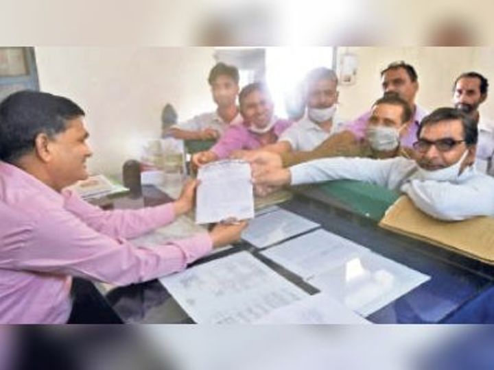 तहसील बाहर शिफ्ट करने का वकीलाें ने जताया विराेध