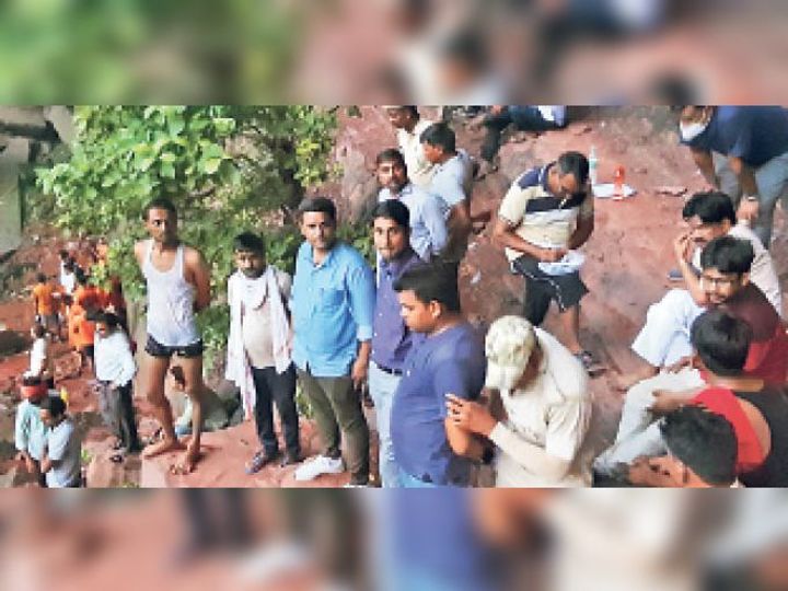 आगरा से 8 दोस्तों के साथ दमोह घूमने आया युवक कुंड में डूबा