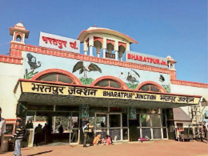 रेलवे स्टेशन कोरोना की चपेट में, 8 पॉजिटिव, स्टेशन मास्टर की हुई मौत