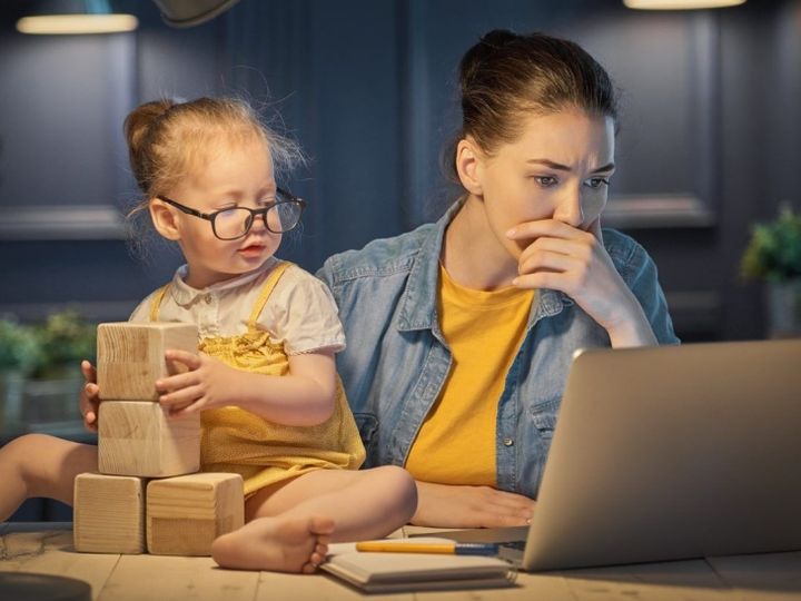 Four to five times the decline in the professional working hours of women, there is no hope of improving their status. | महिलाओं के पेशेवर काम के घंटों में आई चार से पांच गुना गिरावट, उनकी स्थिति के बेहतर होने की भी कोई उम्मीद नहीं है Four to five times the decline in the professional working hours of women, there is no hope of improving their status. | महिलाओं के पेशेवर काम के घंटों में आई चार से पांच गुना गिरावट, उनकी स्थिति के बेहतर होने की भी कोई उम्मीद नहीं है