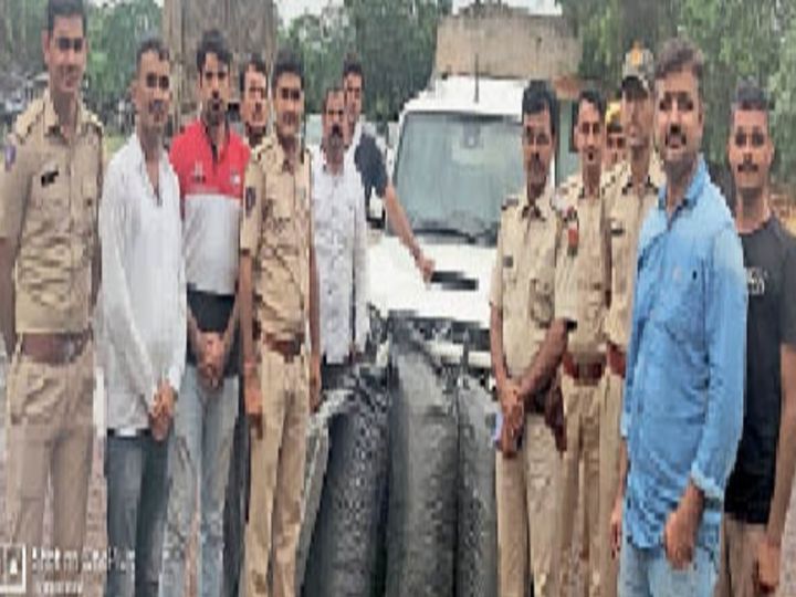 बिना नंबरी स्कॉर्पियो छोड़ भागे तस्कर, 80 किलो डोडा चूरा जब्त