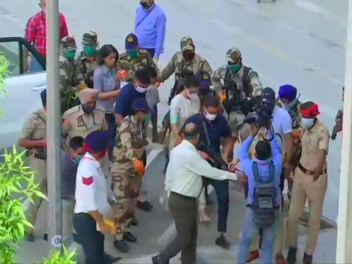 Kangana Ranaut Manikarnika Office Demolition Latest News Updates Karni Sena And Ramdas Athawale Reaches Mumbai Airport Actress Kangana Ranot To Reach Mumbai Amidst Heavy Security Sharad Pawar Termed Office Breaking Kangana (full song) singer : actress kangana ranot to reach mumbai