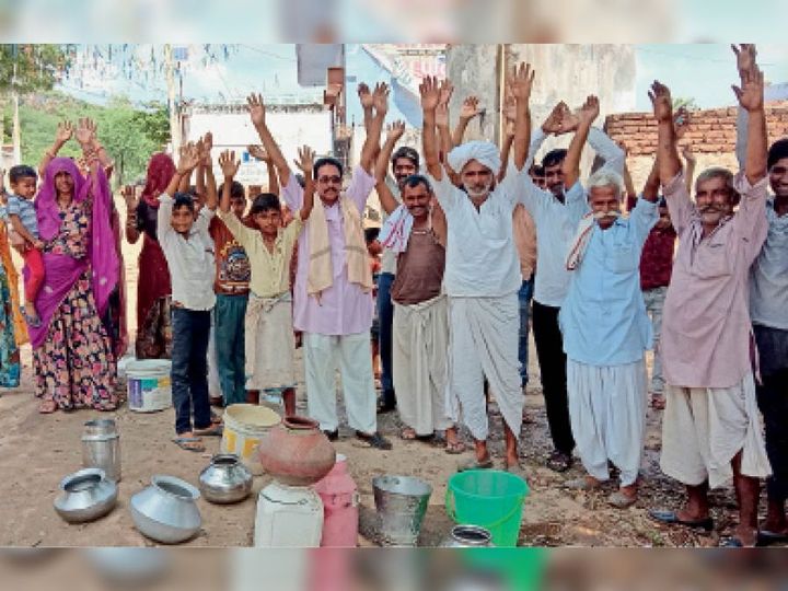 अतिक्रमण हटाते समय सप्लाई लाइन टूटी, राजपुर बड़ा में पानी की किल्लत