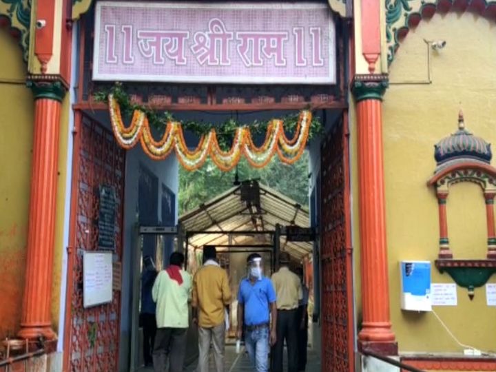 वाराणसी में 183 दिनों बाद 9 घंटे के लिए खुला संकटमोचन मंदिर, माला फूल और प्रसाद ले जाने पररोक 1