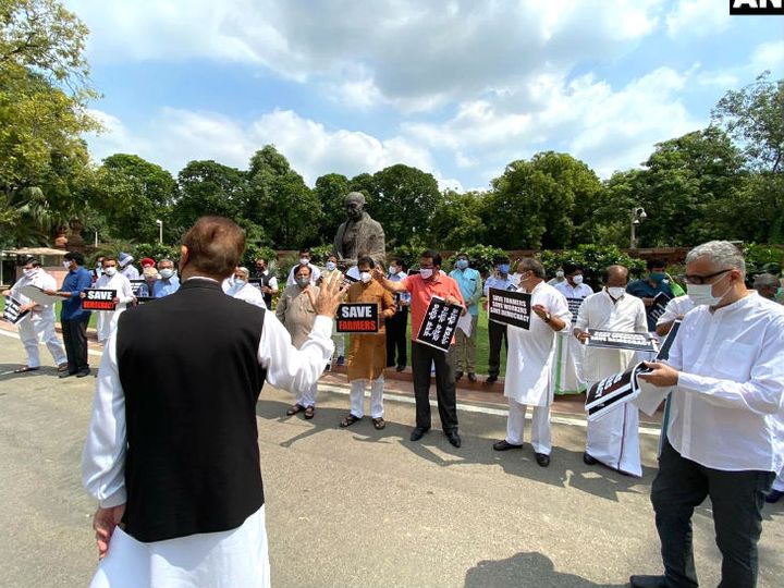 10 दिन में ही खत्म हुआ संसद का मानसून सत्र, लोकसभा-राज्यसभा अनिश्चितकाल के लिए स्थगित; विपक्ष की अपील- राष्ट्रपति कृषि बिल पर सहमति न दें 2 eiliyvbuwaaskuf 1600844615