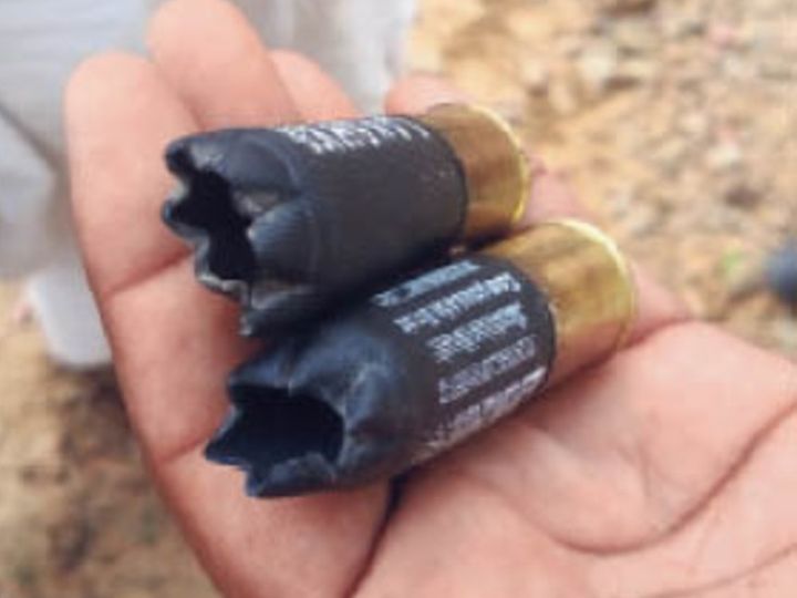 चोरी के ट्रक को बरामद करने आई हरियाणा पुलिस को ग्रामीणों ने बंधक बनाकर पीटा